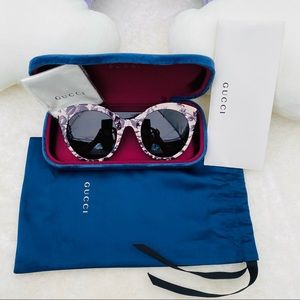 NWT GUCCI Floral Print Frame